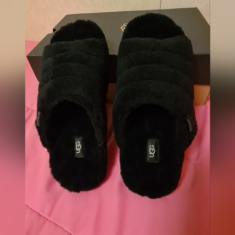 MENS UGG SLIP ON BLACK SIZE 9